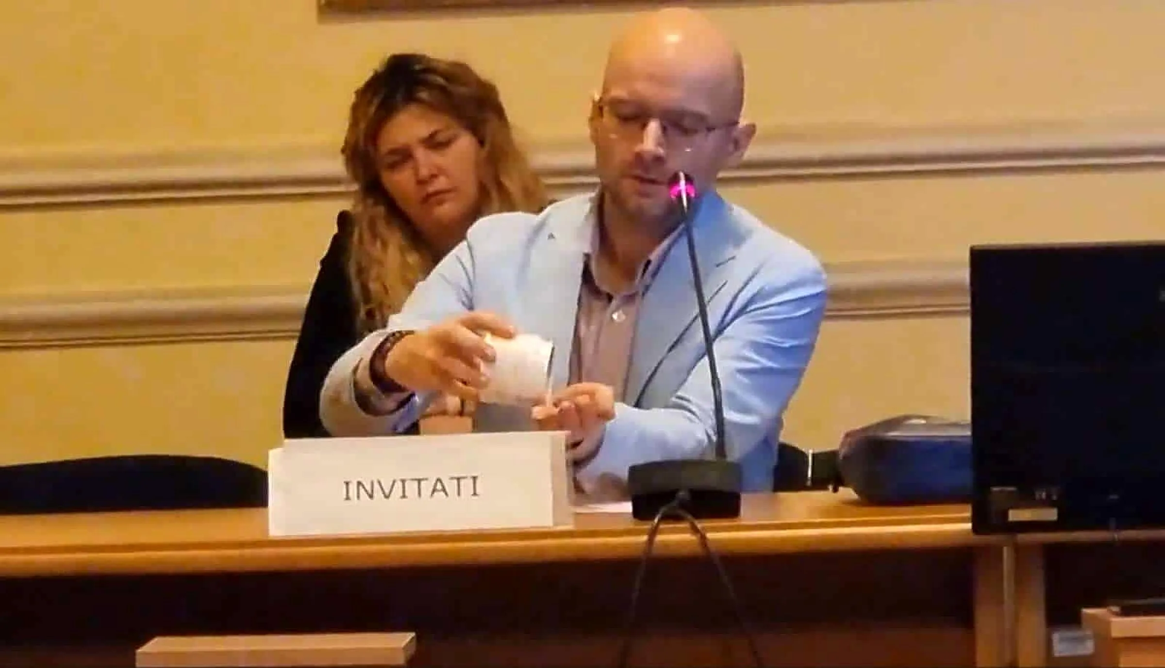 Giancarlo Cristea prezentând canabisul medicinal Comisiei de Sănătate, Parlamentul României, 2023