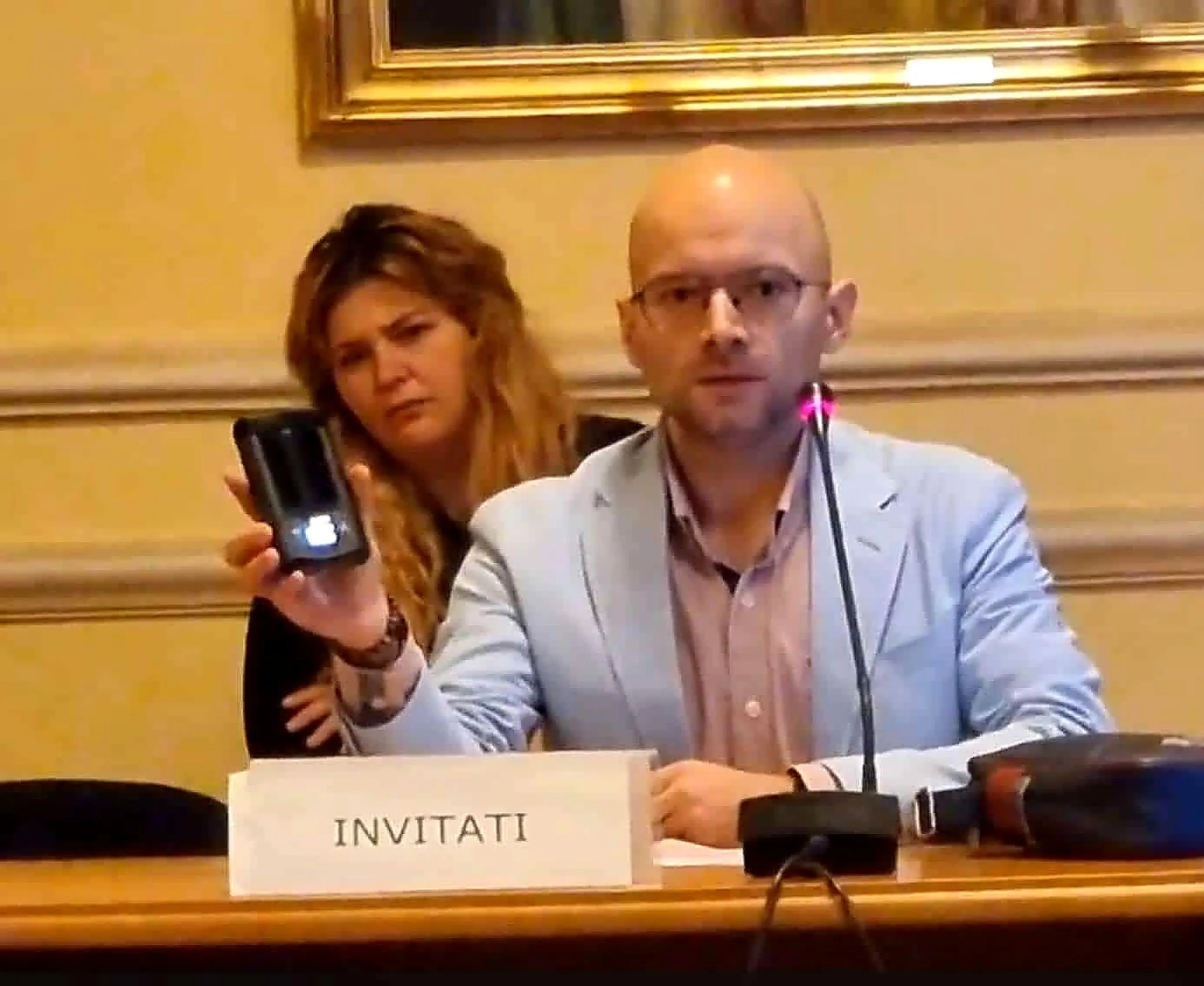 Vaporizatorul de canabis medicinal demonstrat la Comisia de Sănătate, Parlamentul României, 2023